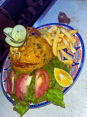 Arroz con papas y ensalada